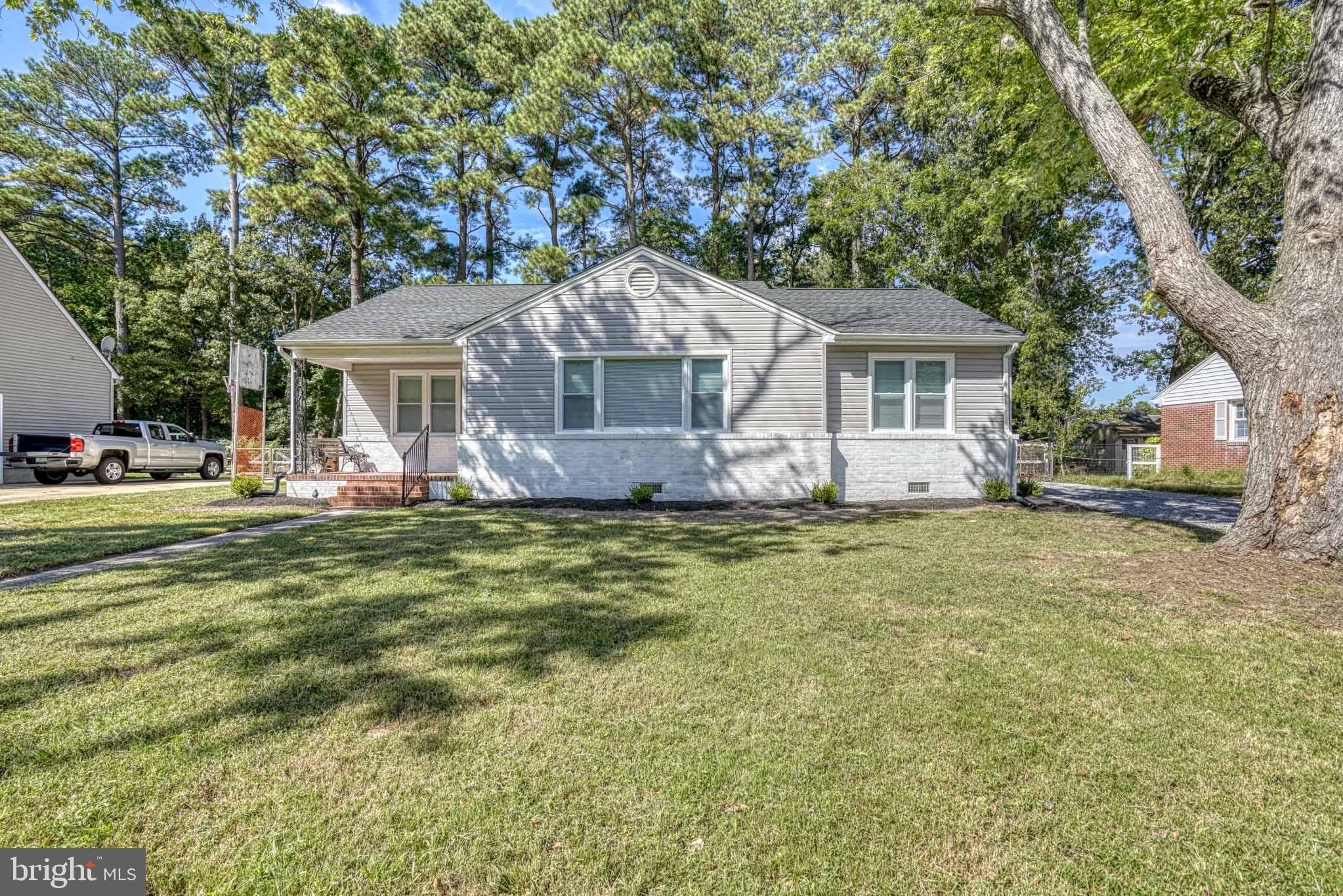 607 Edlon Park Cambridge, MD 21613 - Photo 2 of 34 a front view of a house with garden