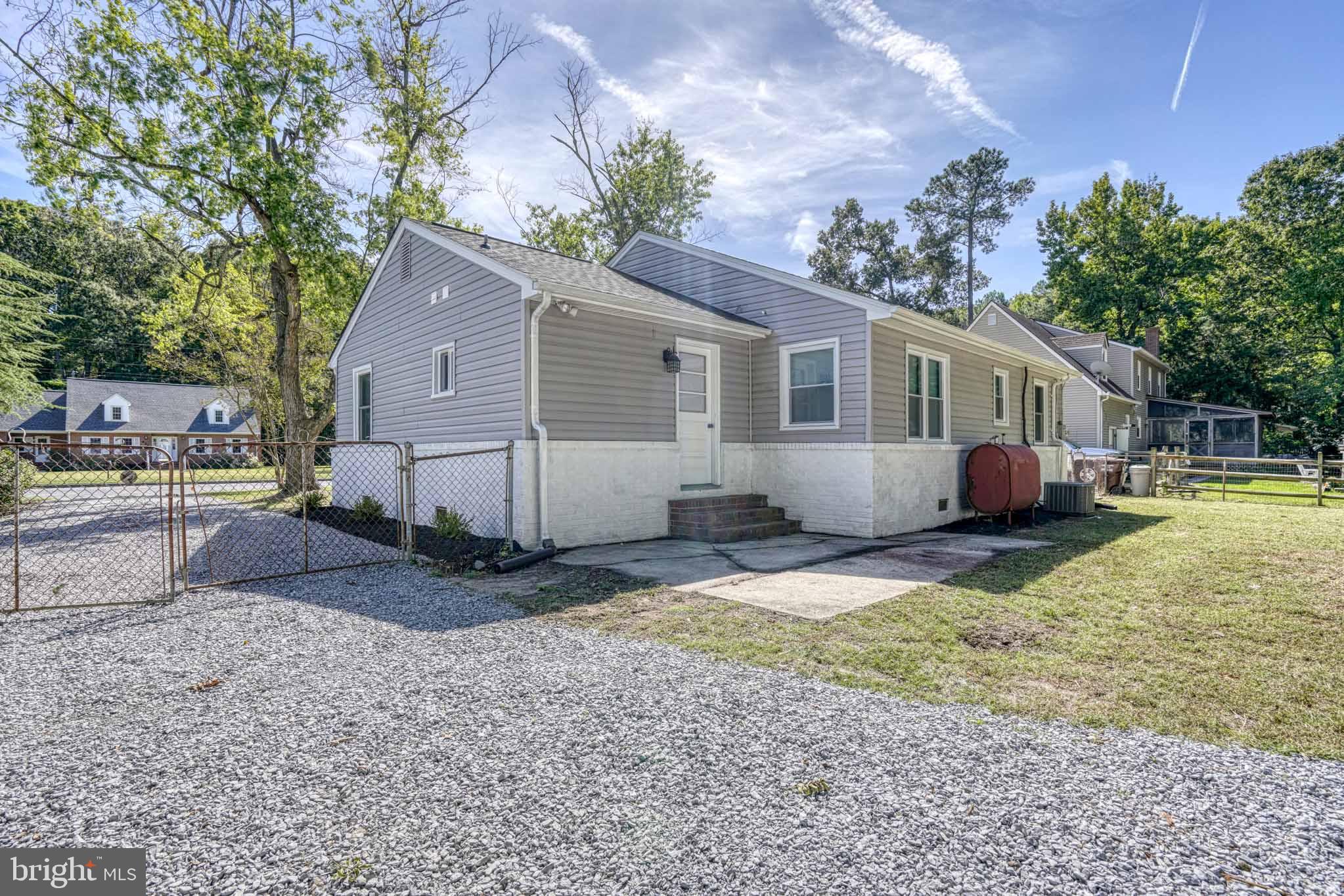 607 Edlon Park Cambridge, MD 21613 - Photo 6 of 34 a view of a house with backyard and sitting area