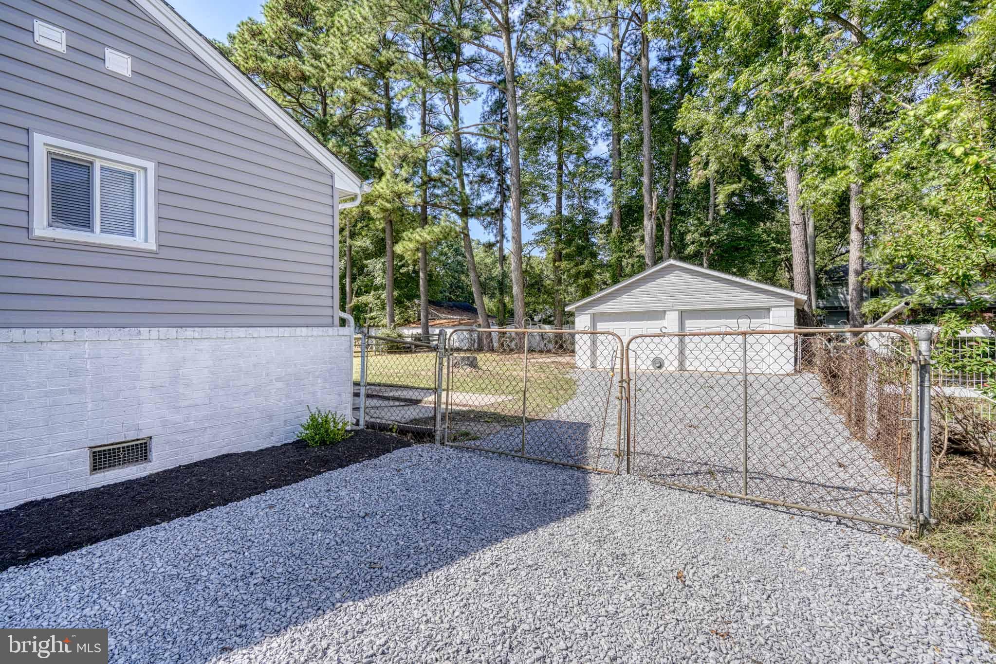 607 Edlon Park Cambridge, MD 21613 - Photo 10 of 34 a view of a pathway of a house