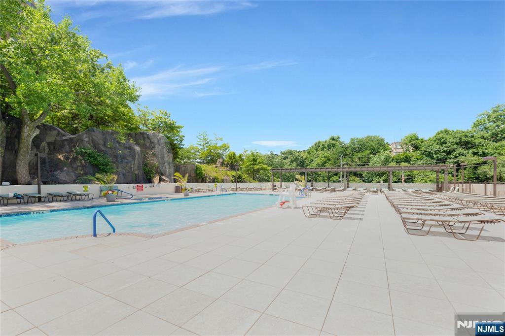 250 Gorge Road, Unit 21E Cliffside Park, NJ 07010 - Photo 40 of 50