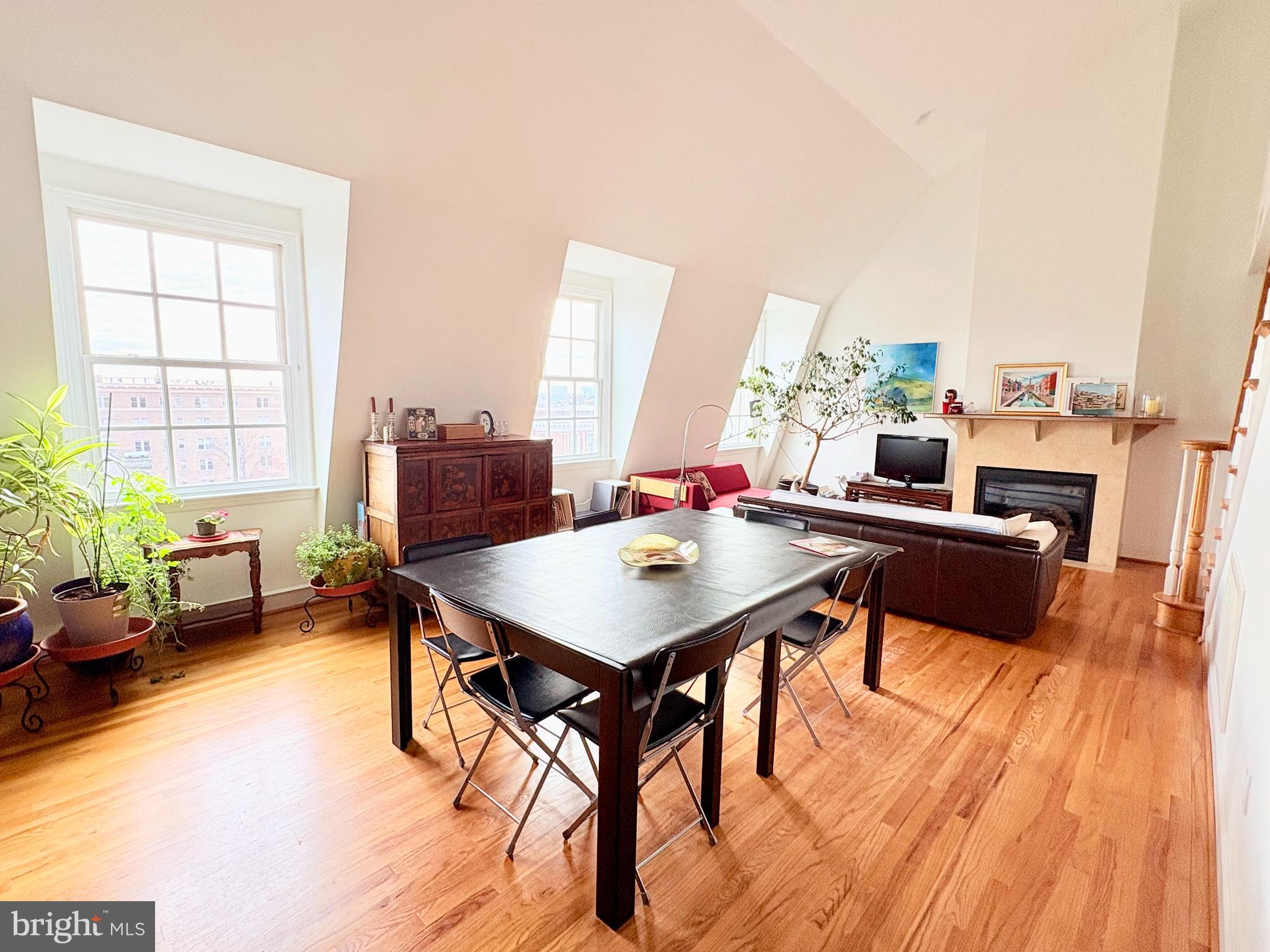 2125 S Street Northwest, Unit PH2 Washington, DC 20008 - Photo 12 of 29 Dining area