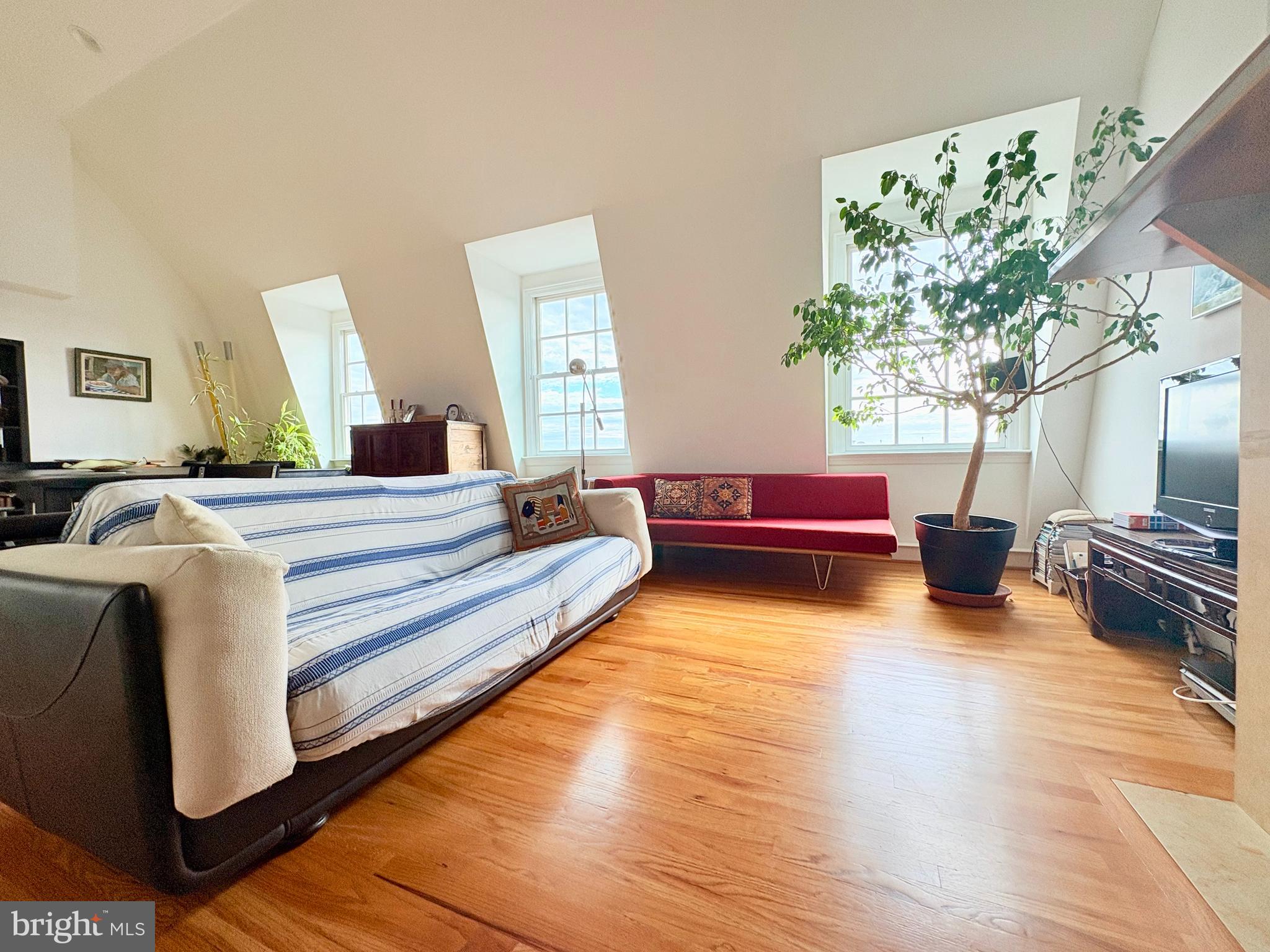 2125 S Street Northwest, Unit PH2 Washington, DC 20008 - Photo 10 of 29 Living area