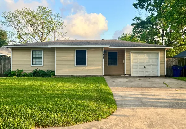 $1,675 | 1407 14th Avenue North, Texas City, TX 77590