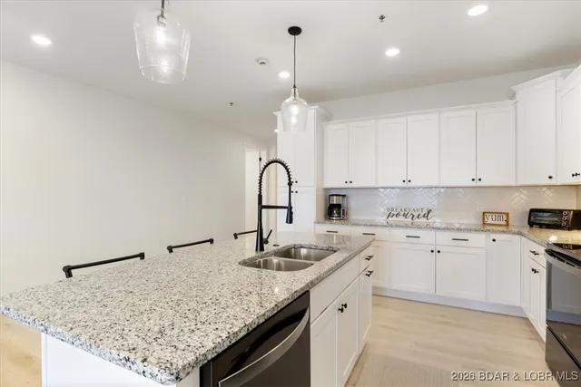 $560,000 | 1035 Topsider Lane, Unit 119, Osage Beach, MO 65065