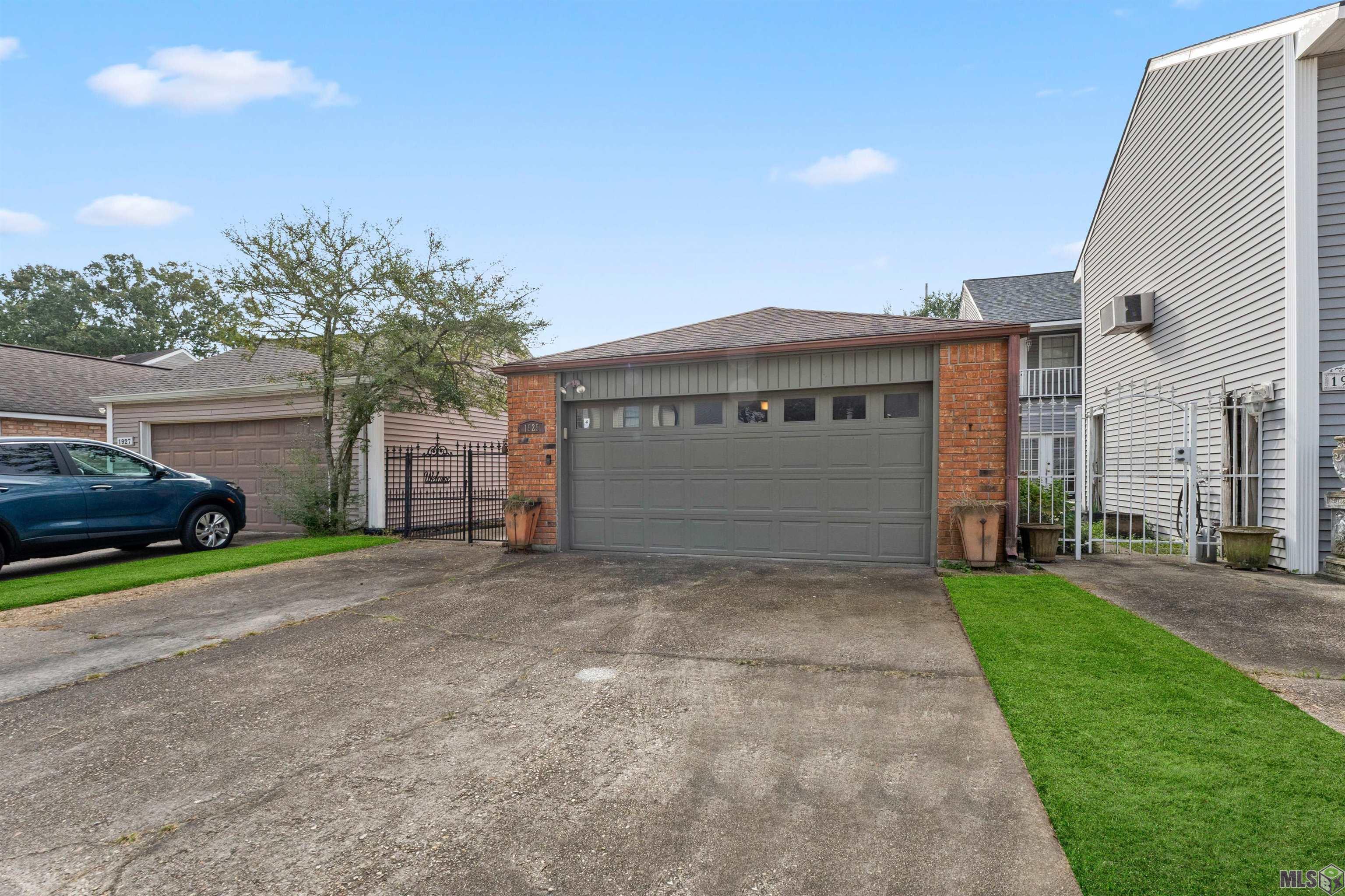 1925 Stonegate Court Baton Rouge, LA 70815 - Photo 3 of 24 Gallery Image 3
