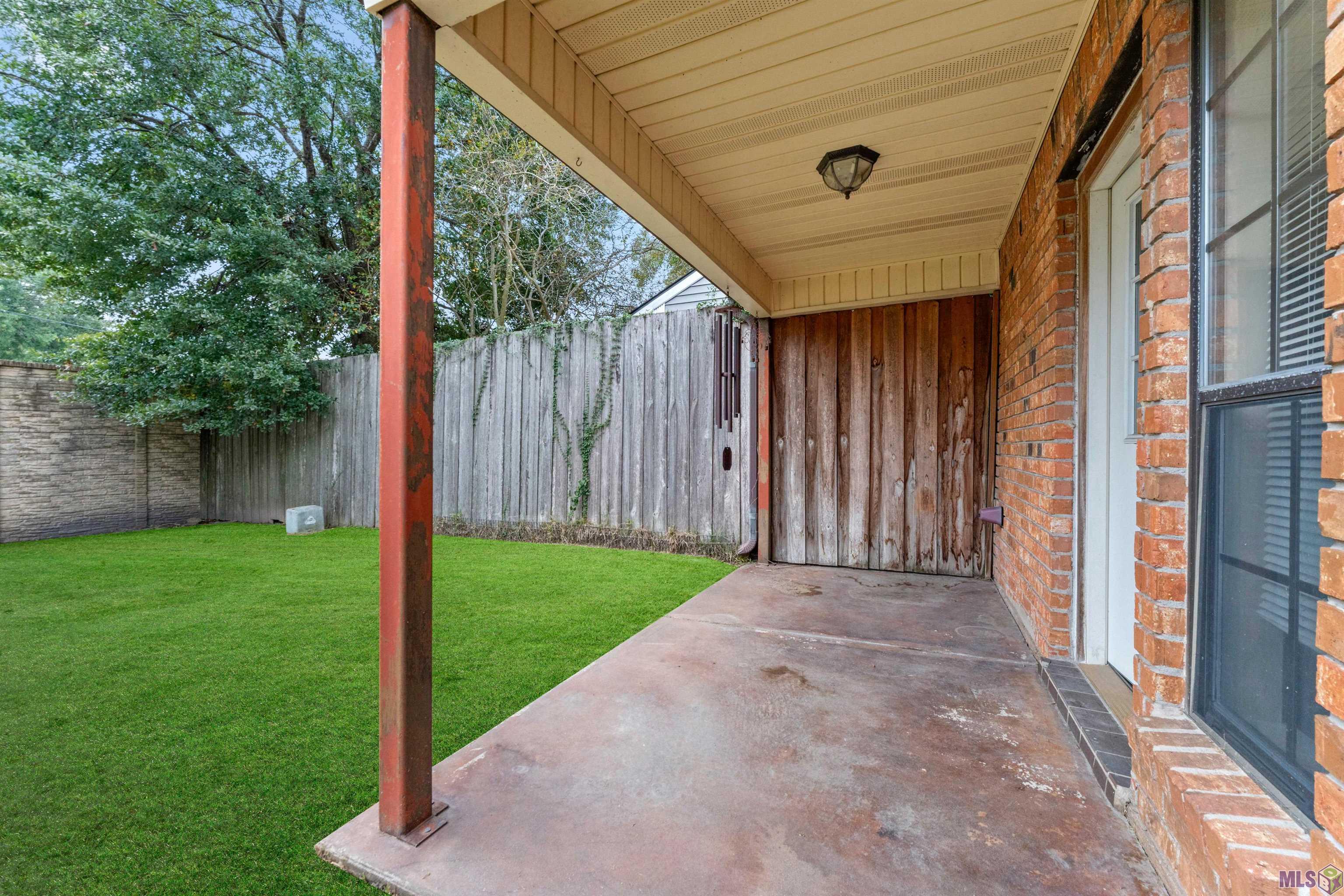 1925 Stonegate Court Baton Rouge, LA 70815 - Photo 6 of 24 Gallery Image 6