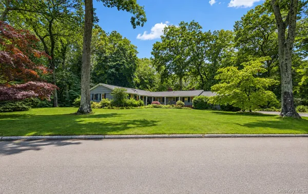 $1,299,000 | 27 Longwood Drive, South Huntington, NY 11746