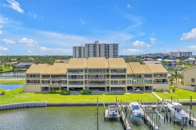 $485,000 | 2775 Kipps Colony Drive South, Unit 204, St. Petersburg, FL 33707