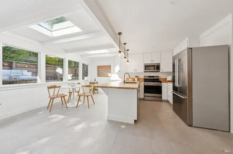 $1,695,000 | 11 Amberwood Lane, San Anselmo, CA 94960