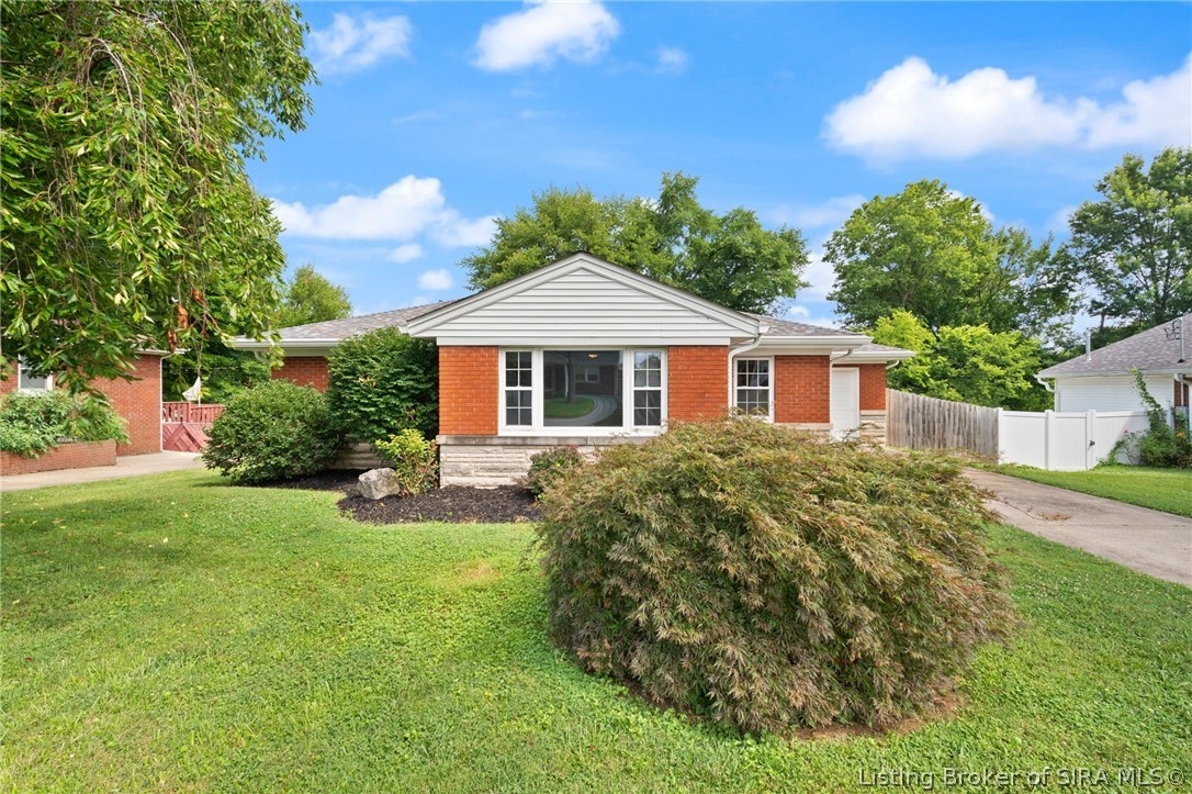 564 Alden Road Sellersburg, IN 47172 - Photo 2 of 42