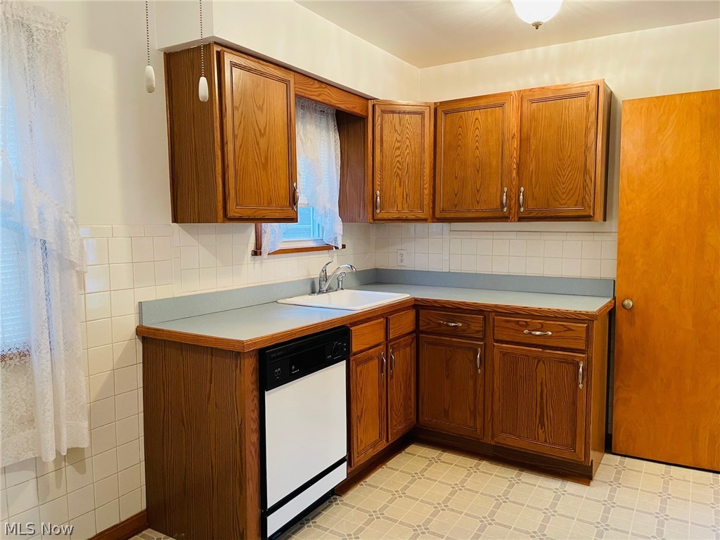 1802 Rockefeller Road Wickliffe, OH 44092 - Photo 12 of 20 Gallery Image 12