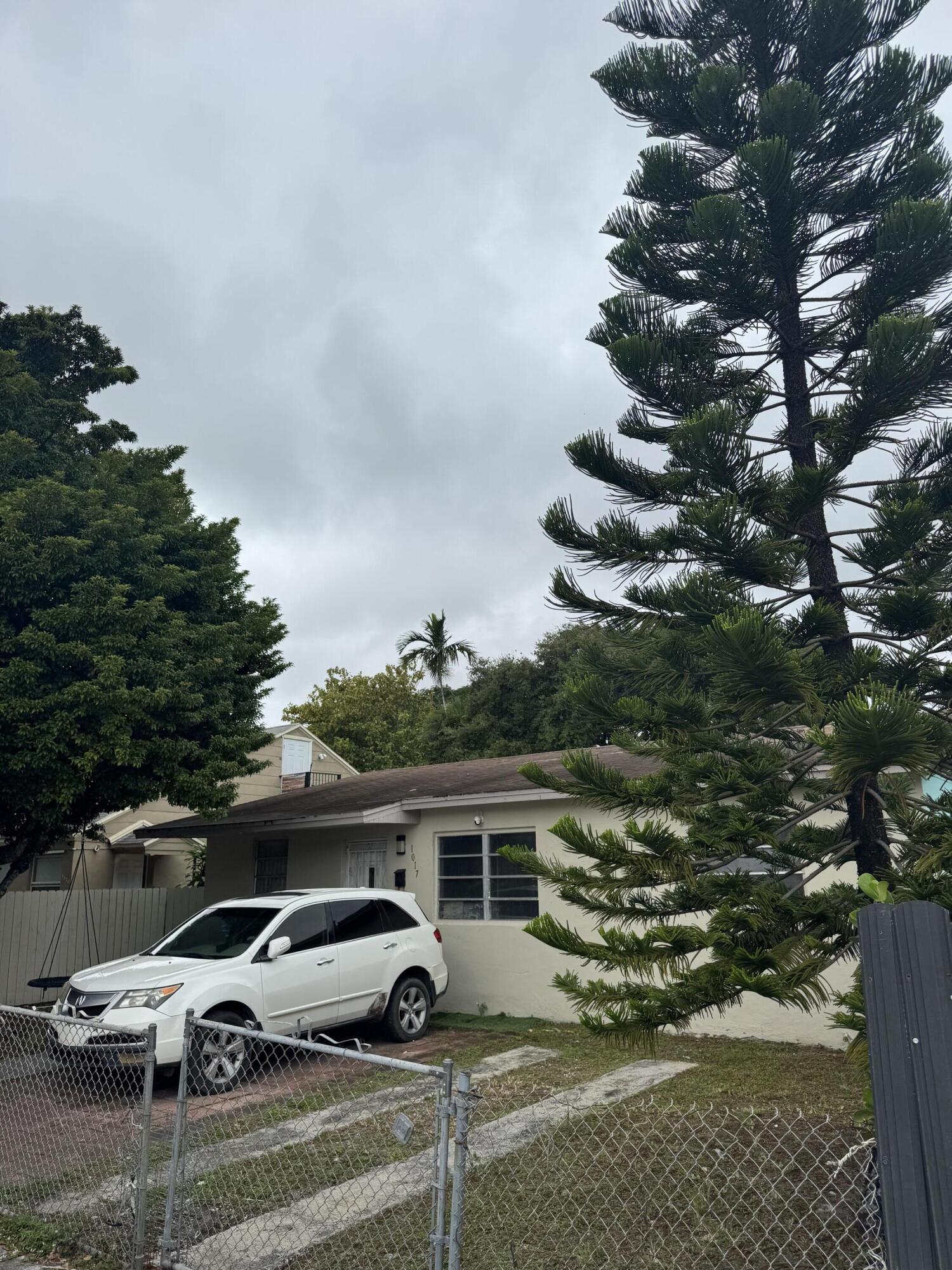 a view of multiple house with a yard