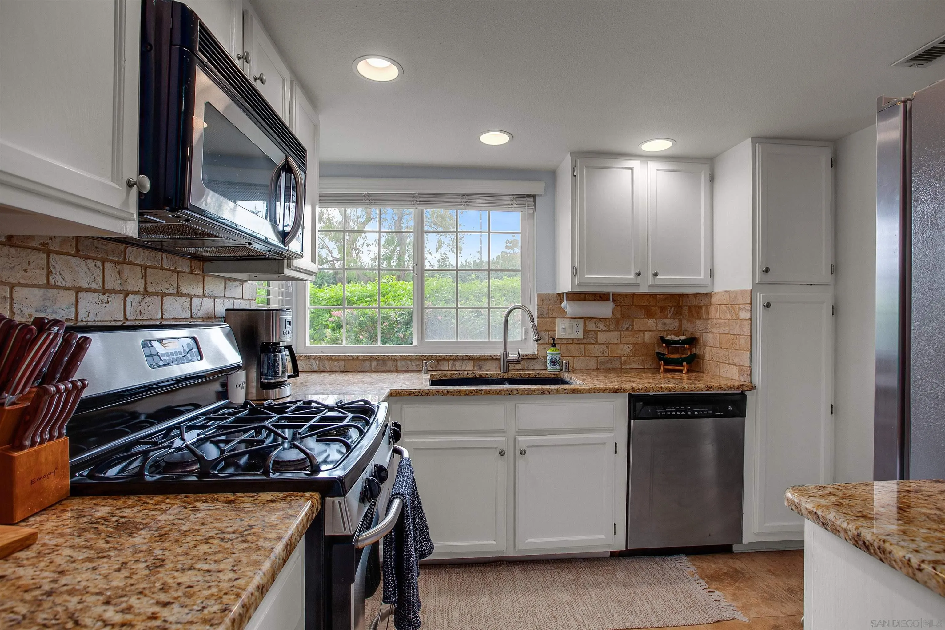 2952 Cape Cod Circle Carlsbad, CA 92010 - Photo 8 of 24 a kitchen with a stove a sink and a microwave