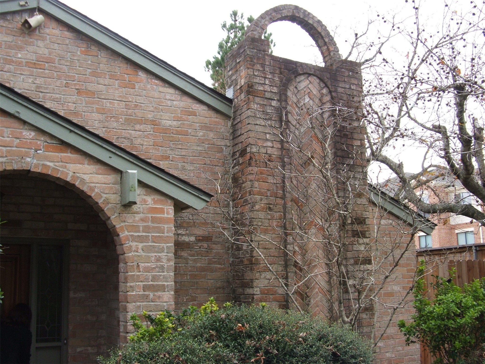 8231 Fernbrook Lane Houston, TX 77070 - Photo 2 of 12 a backyard of a house with lots of green space