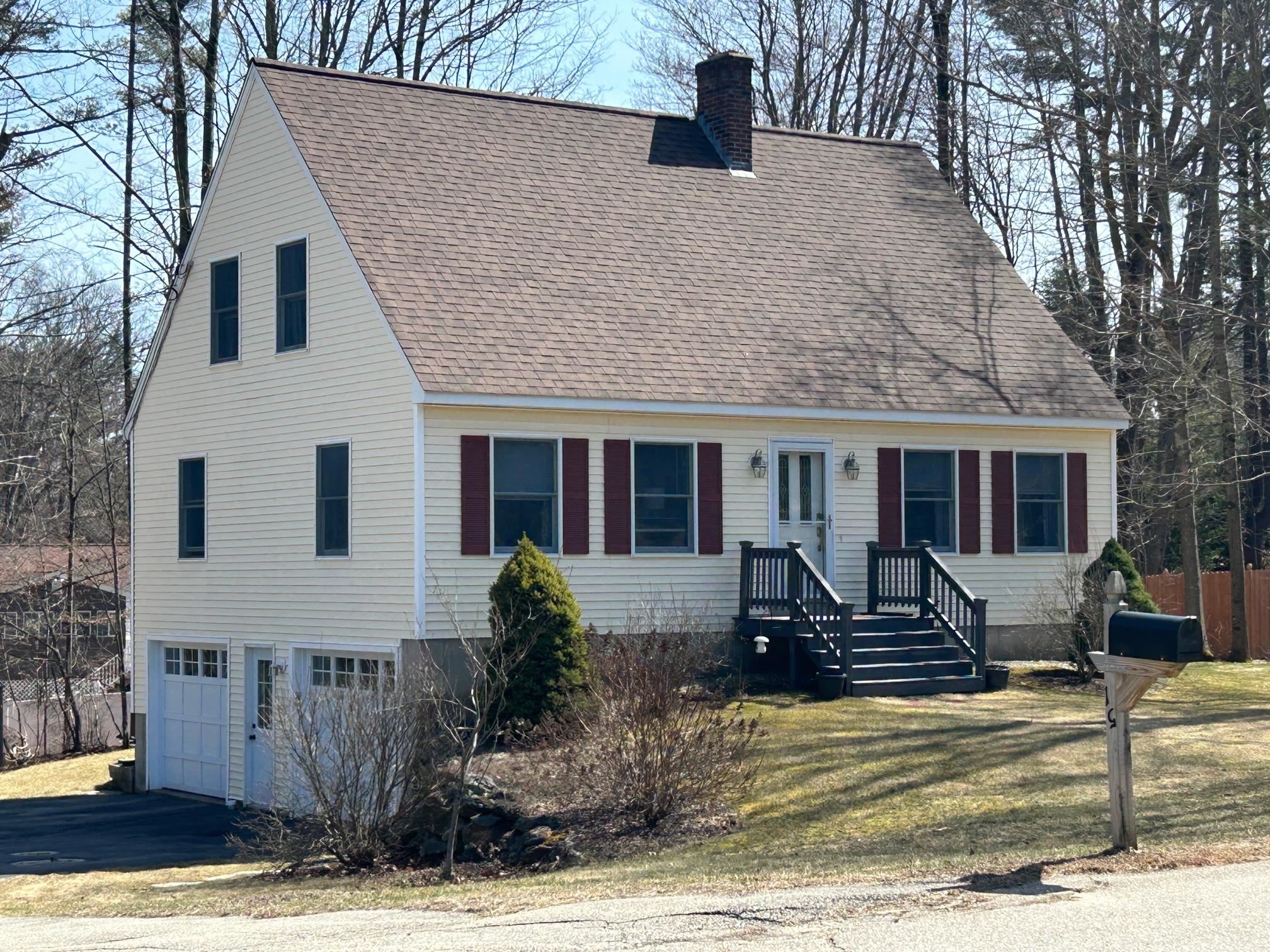15 Capitol Circle Rochester, NH 03867 - Photo 3 of 49
