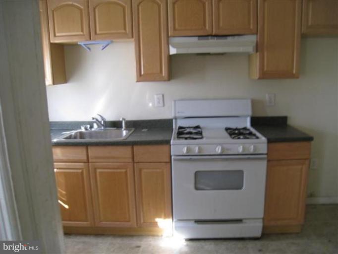 3911 Flowerton Road Baltimore, MD 21229 - Photo 5 of 7 Kitchen