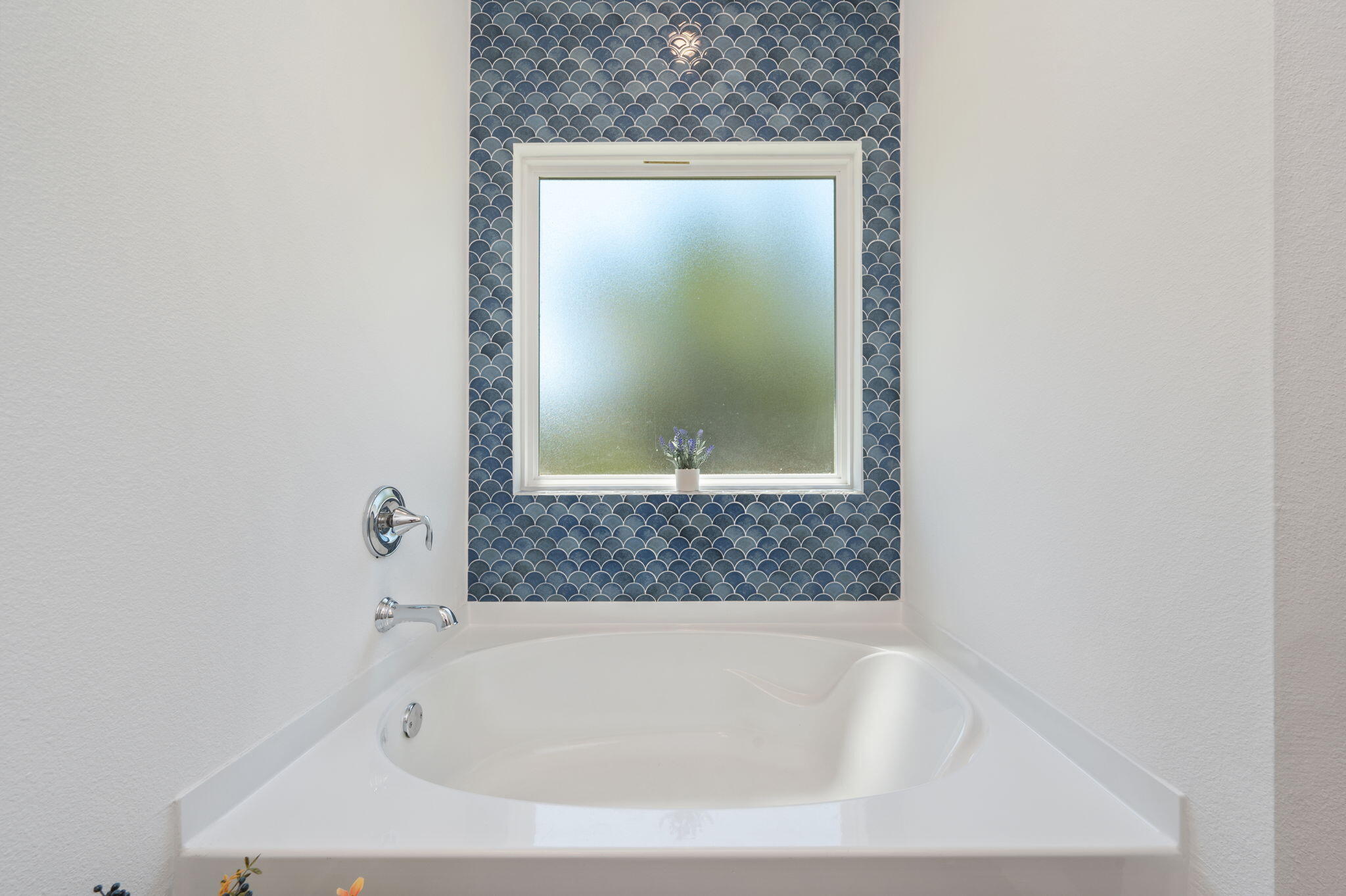 165 Blooming Cove Crestview, FL 32539 - Photo 23 of 44 a bathroom with a bathtub