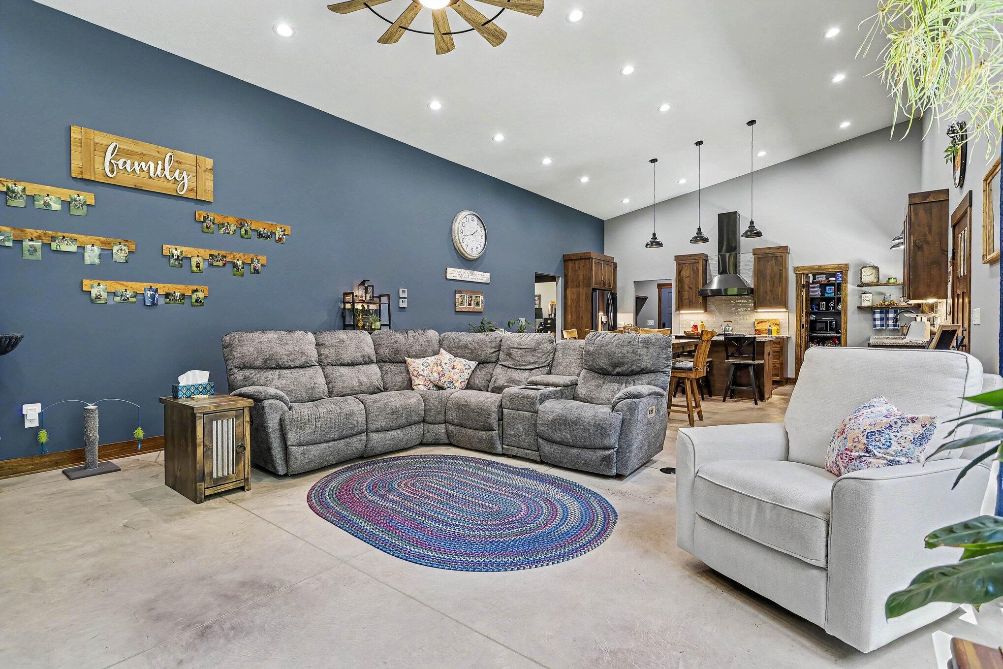 86960 County Road 681 Decatur, MI 49045 - Photo 10 of 47 LIVING ROOM