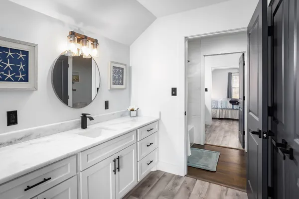 a en suite bathroom with a double vanity sink and a mirror