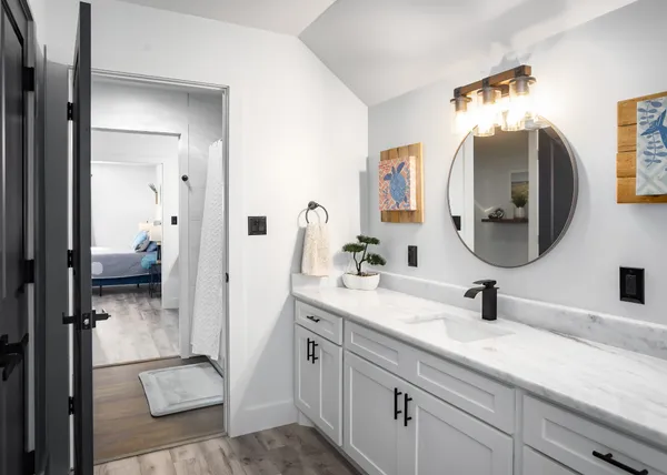 a en suite bathroom with a sink and a mirror