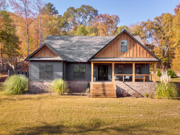 $450,000 | 200 Creekside Drive, Florence, AL 35630