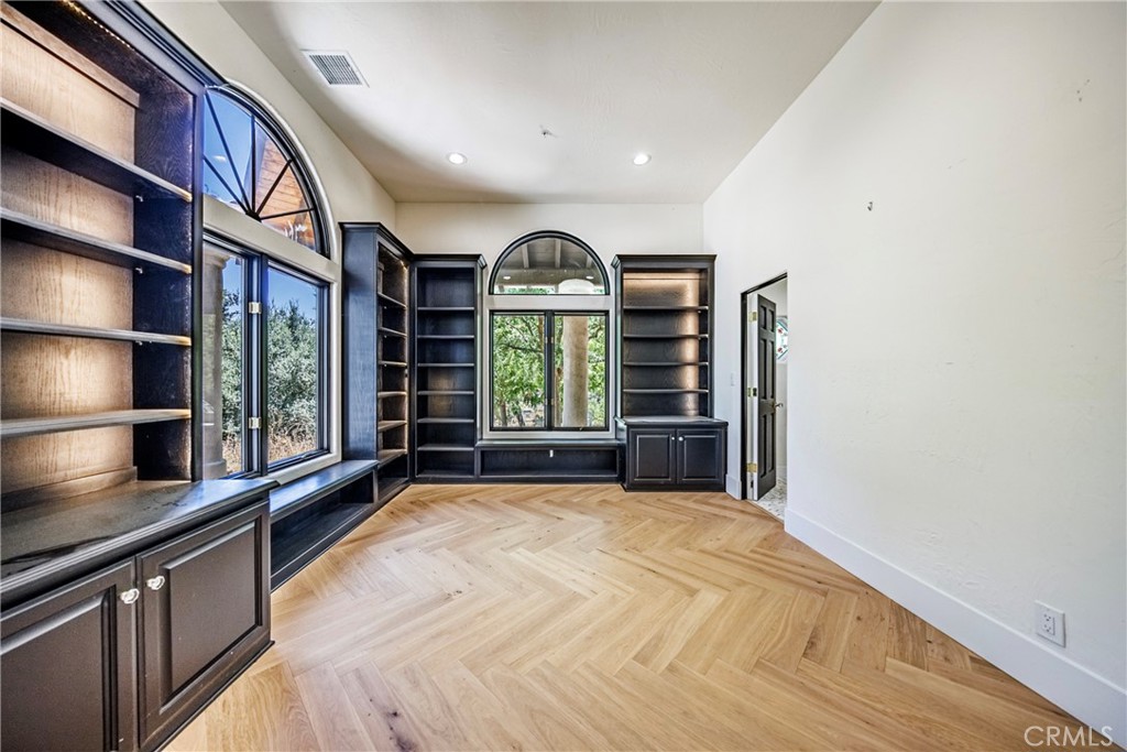 16515 Valley Ranch Road Canyon Country, CA 91387 - Photo 12 of 75 Office