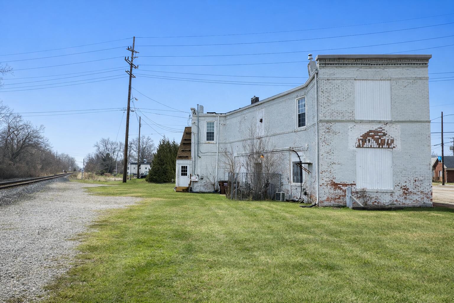 910 Monroe Street Carleton, MI 48117 - Photo 3 of 16 back