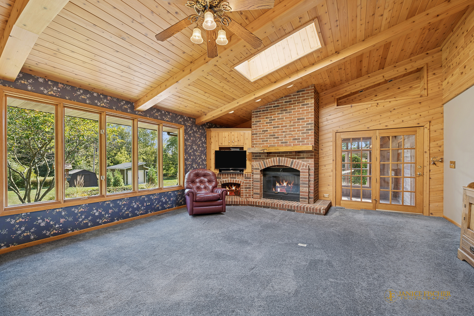 8N465 Shady Lane Elgin, IL 60124 - Photo 2 of 32