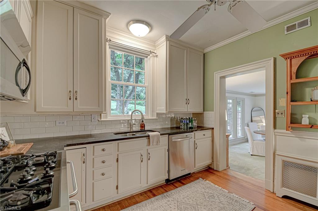 1408 Reynolda Road Winston-Salem, NC 27104 - Photo 18 of 39