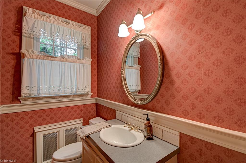 1408 Reynolda Road Winston-Salem, NC 27104 - Photo 21 of 39