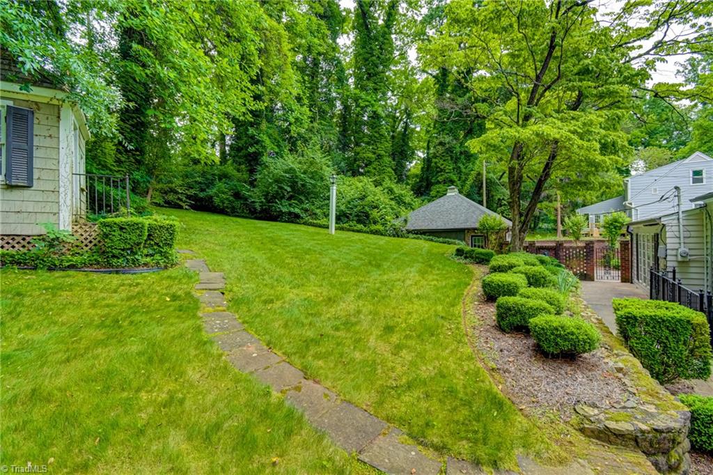 1408 Reynolda Road Winston-Salem, NC 27104 - Photo 38 of 39