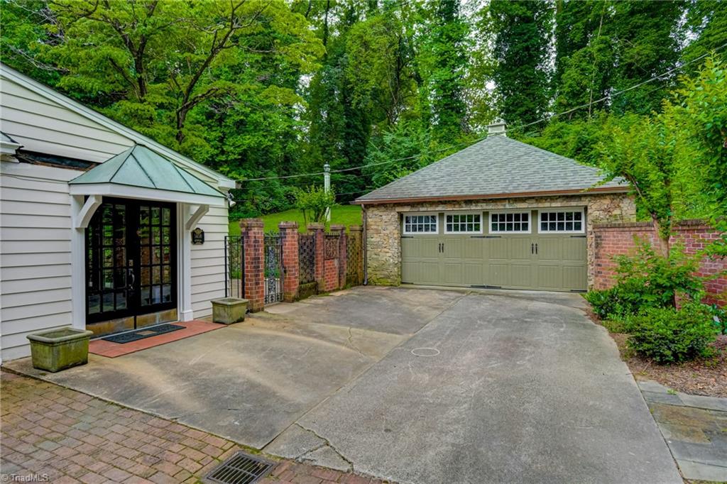 1408 Reynolda Road Winston-Salem, NC 27104 - Photo 5 of 39