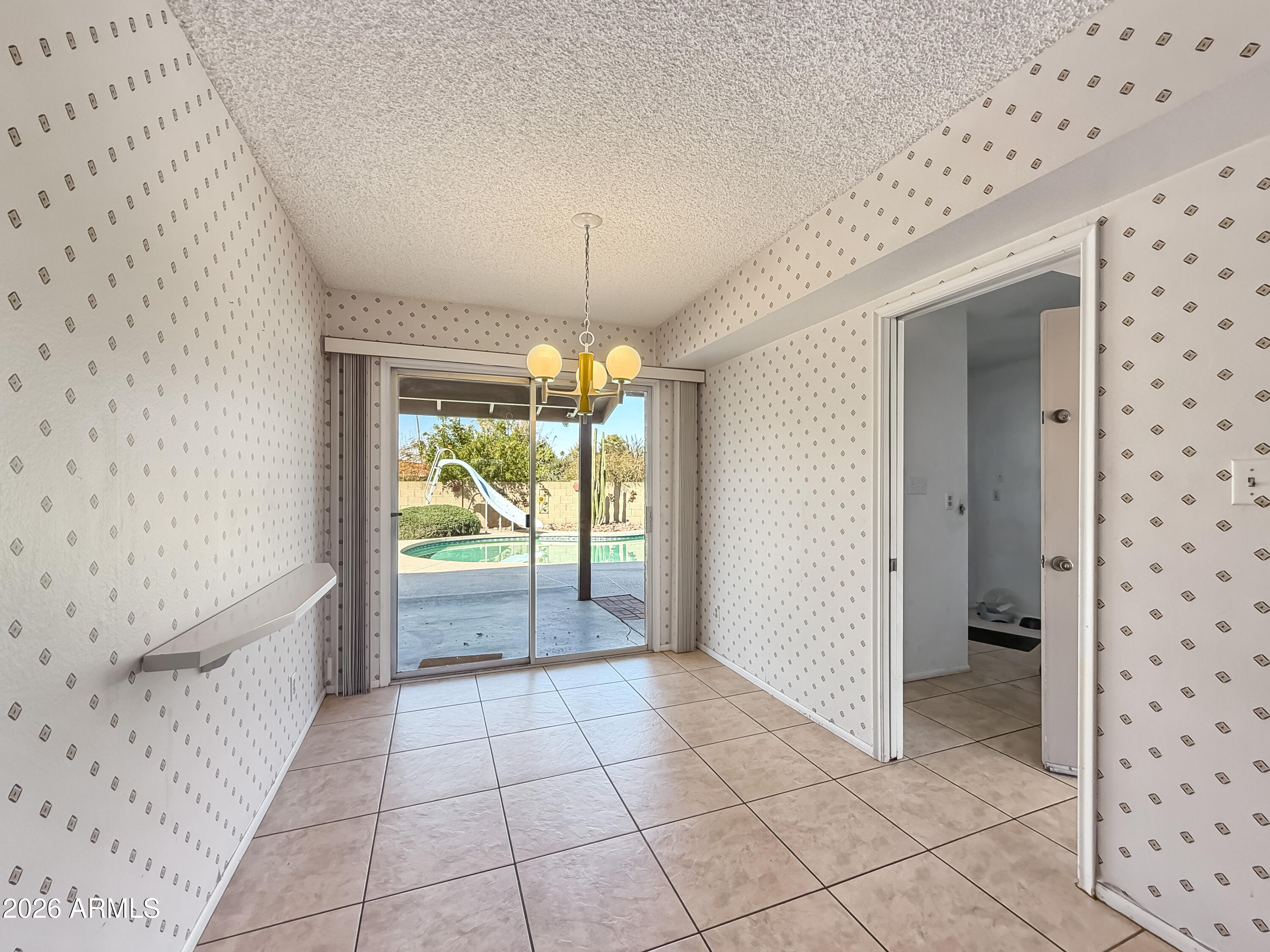 7848 North 5th Avenue Phoenix, AZ 85021 - Photo 12 of 28 a view of an empty room and window