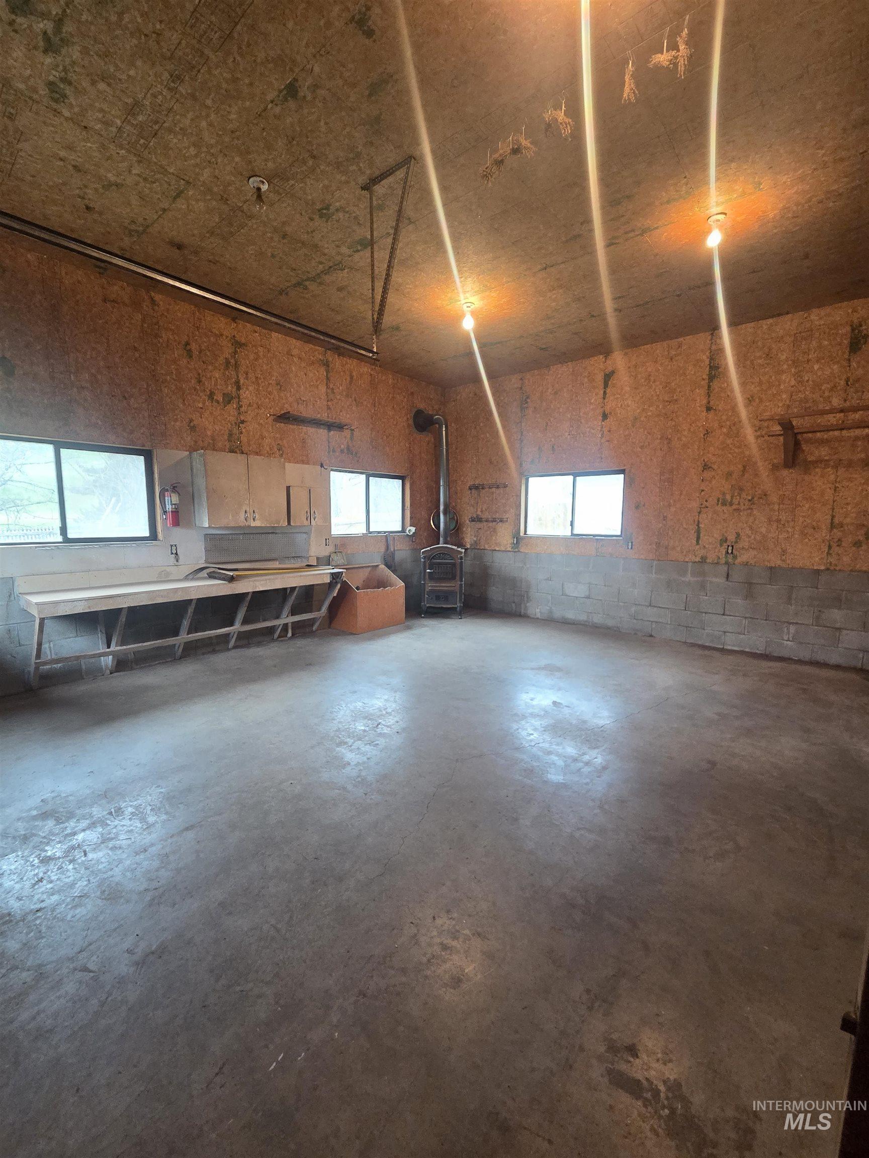 465 South 15th Street Pomeroy, WA 99347 - Photo 5 of 24 Garage featuring a wood stove