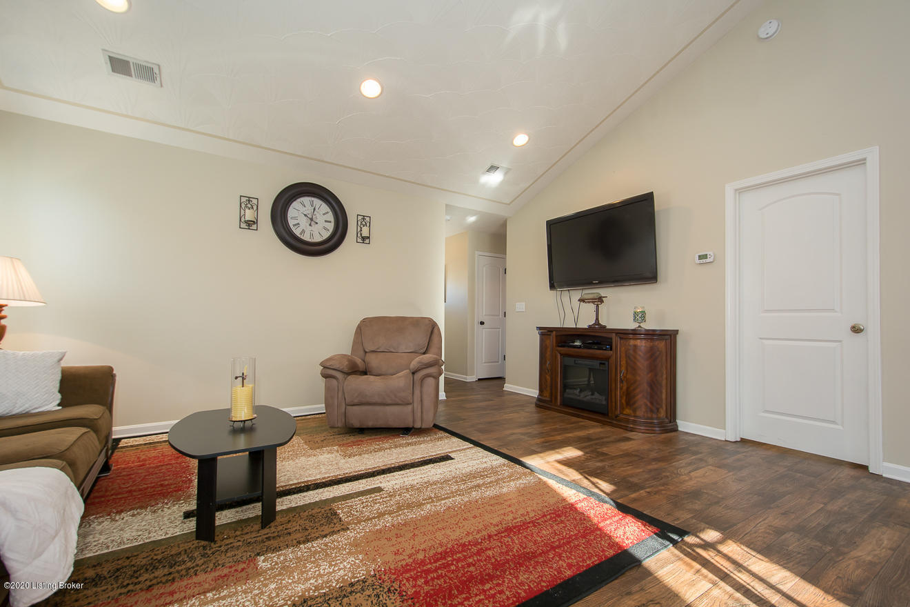 498 Madison Rae Boulevard Shepherdsville, KY 40165 - Photo 5 of 33 Great Room area
