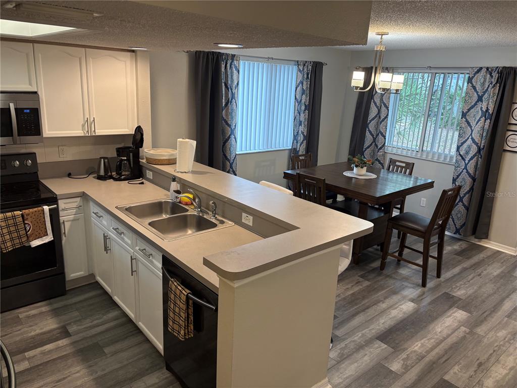 9122 Jake's Path Largo, FL 33771 - Photo 3 of 34