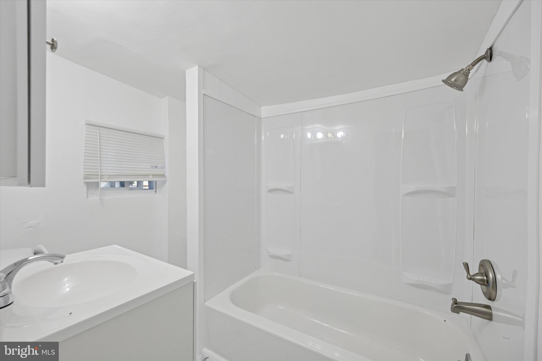 526 Vernon Street Media, PA 19063 - Photo 20 of 27 main bath