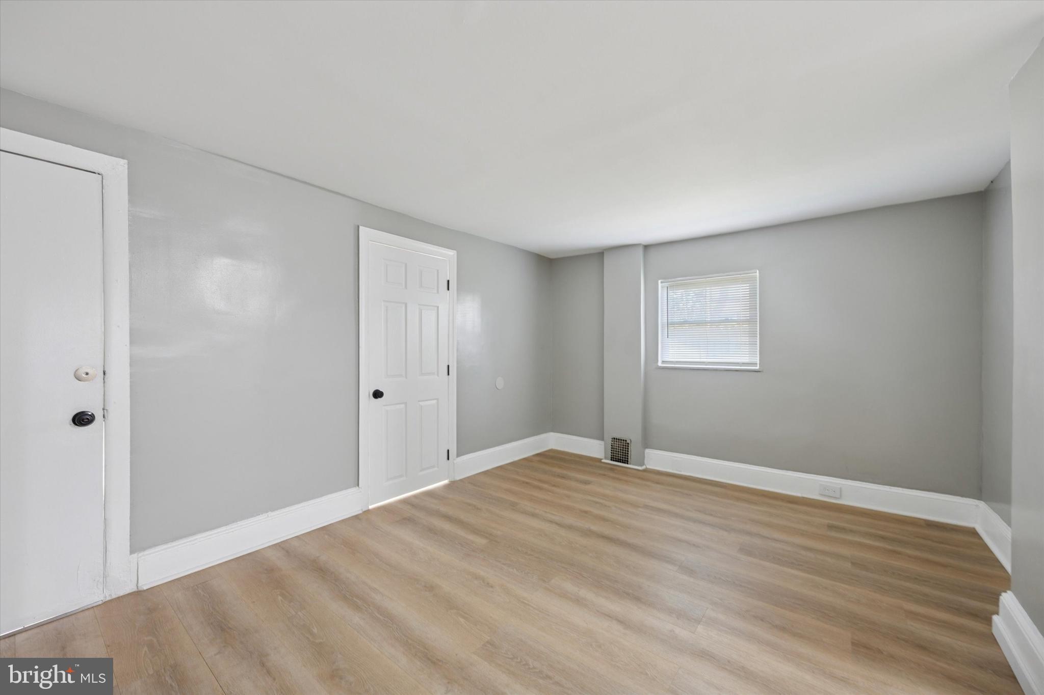 526 Vernon Street Media, PA 19063 - Photo 3 of 27 Living room