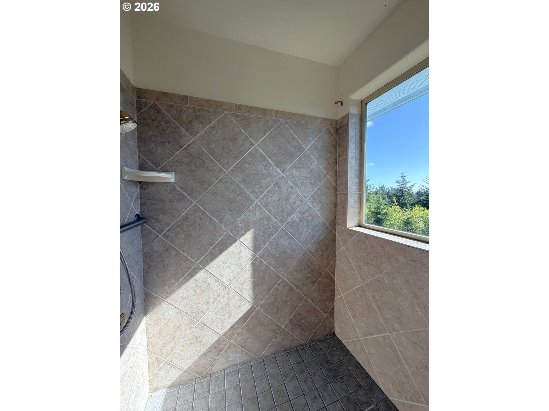 47500 Pacific View Road Langlois, OR 97450 - Photo 24 of 43 Owner's Suite Bathroom