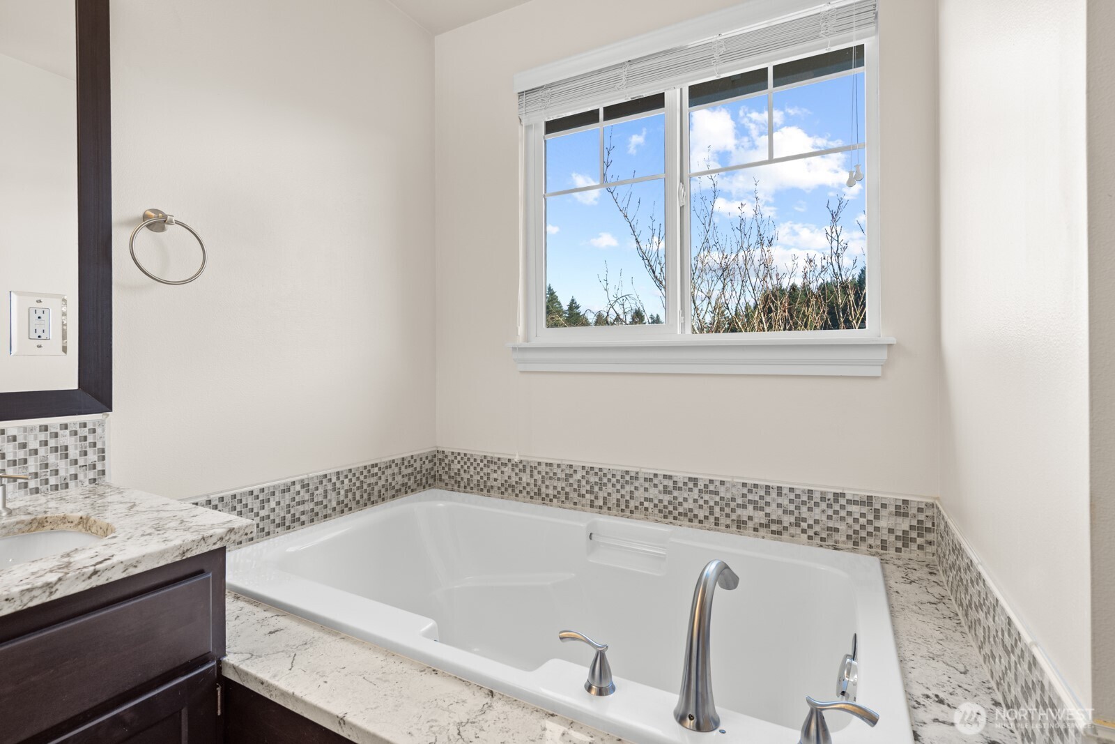 18704 109 Lane Southeast Renton, WA 98055 - Photo 20 of 38