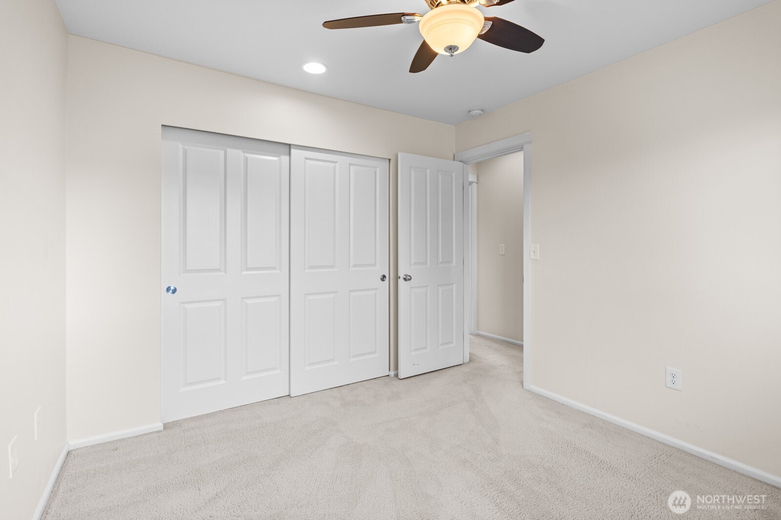 18704 109 Lane Southeast Renton, WA 98055 - Photo 24 of 38