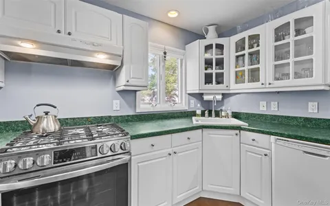 $859,000 | 25 Bay 3rd Street, Islip, NY 11751