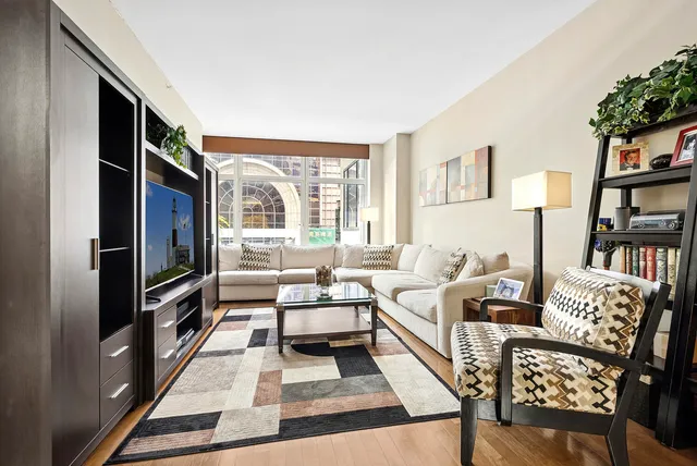 $939,000 | 1600 Broadway, Unit 5B | Theater District