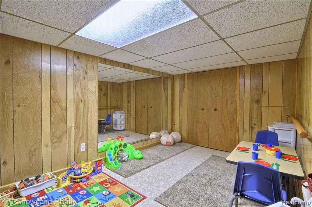 30654 High Valley Road Farmington Hills, MI 48331 - Photo 35 of 43