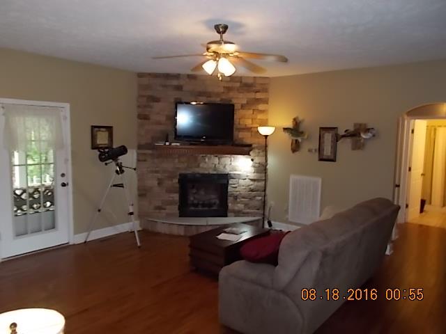 212 Reeves Poynt Lane Waverly, TN 37185 - Photo 10 of 30 Gallery Image 10