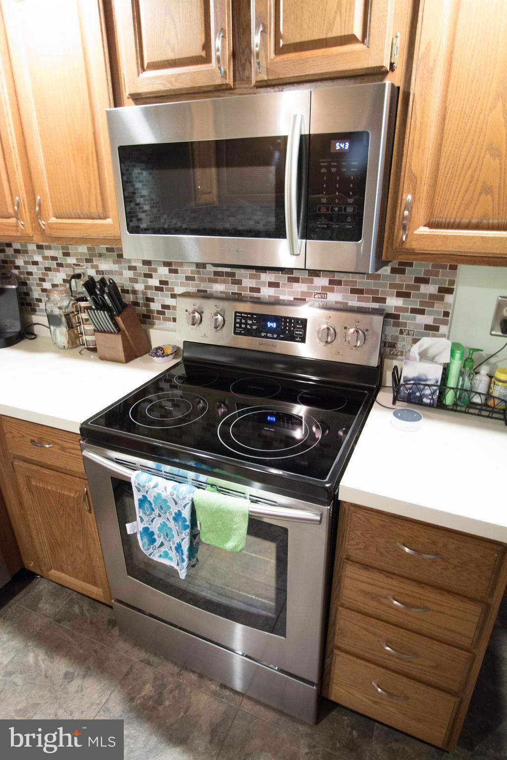 704 Streamside Drive Bowie, MD 20721 - Photo 6 of 24 a stove top oven sitting inside of a kitchen