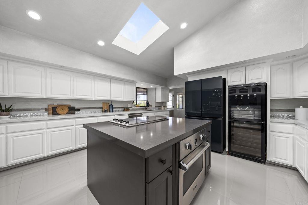 19 Gateview Drive Fallbrook, CA 92028 - Photo 21 of 76 19 Gateview Dr, Fallbrook, Luxury Home, Upgraded Kitchen, Attached ADU, Guard-Gated