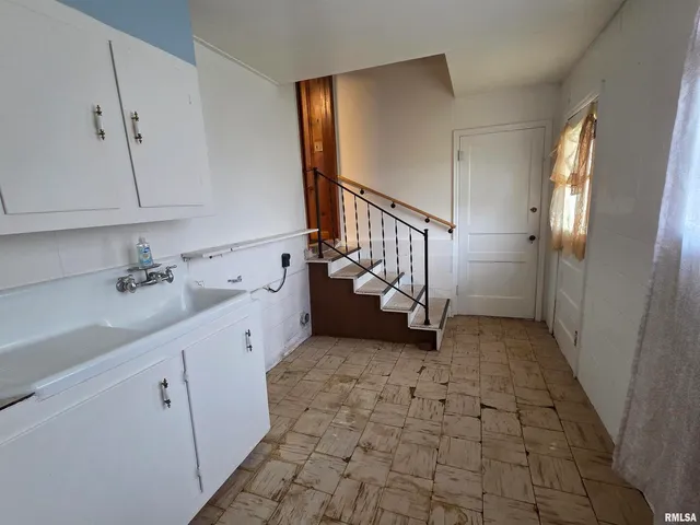 $42,900 | 143 East Posey Avenue, Shawneetown, IL 62984