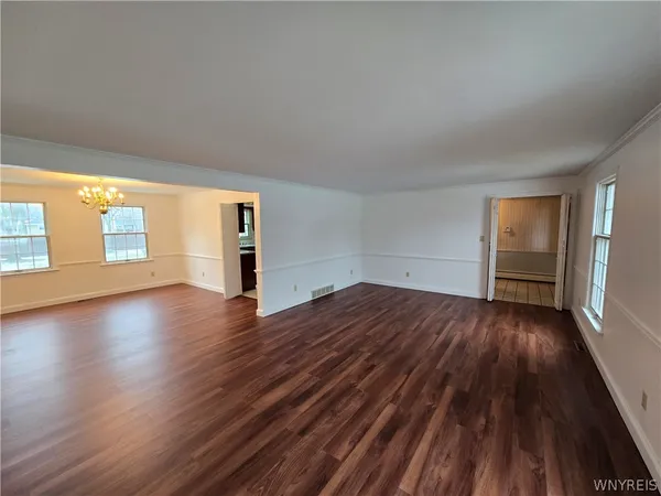 $2,800 | 2287 Long Road, Grand Island, NY 14072