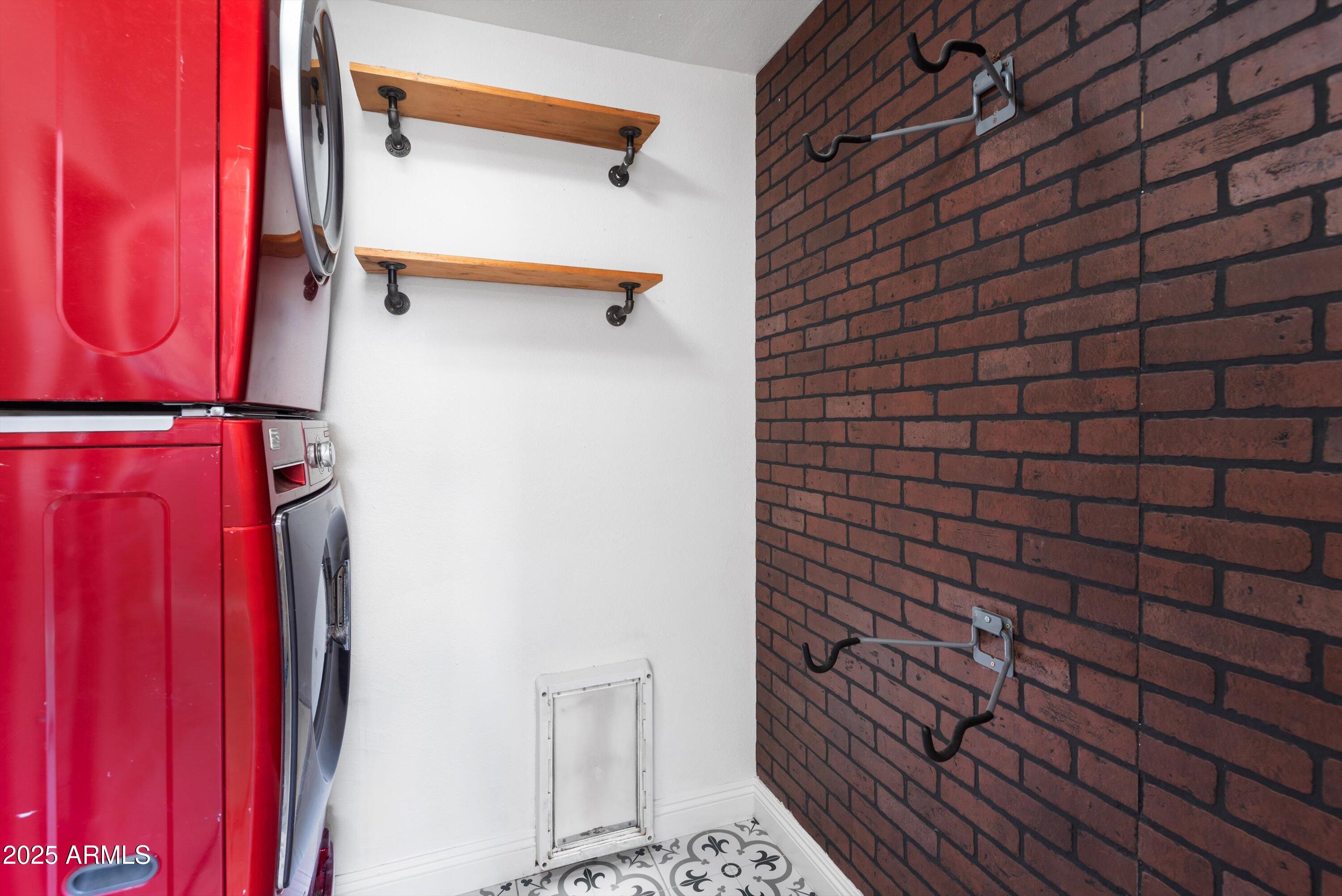 2217 West Gardenia Drive Phoenix, AZ 85021 - Photo 23 of 32 a bathroom with a shower